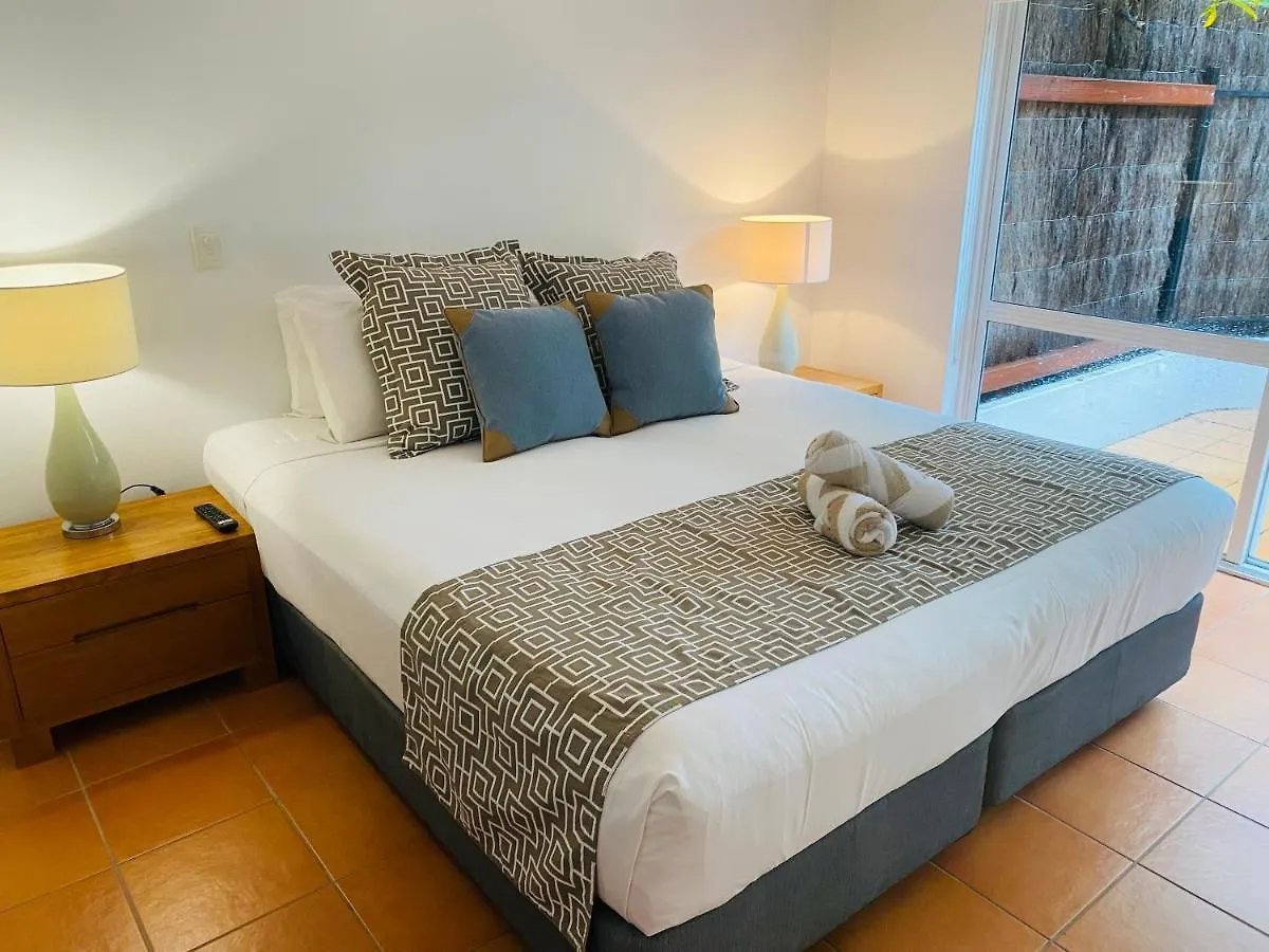 Beachview Apartments At Villa Paradiso Palm Cove Aparthotel