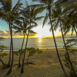 Marlin Waters Beachfront **** Palm Cove